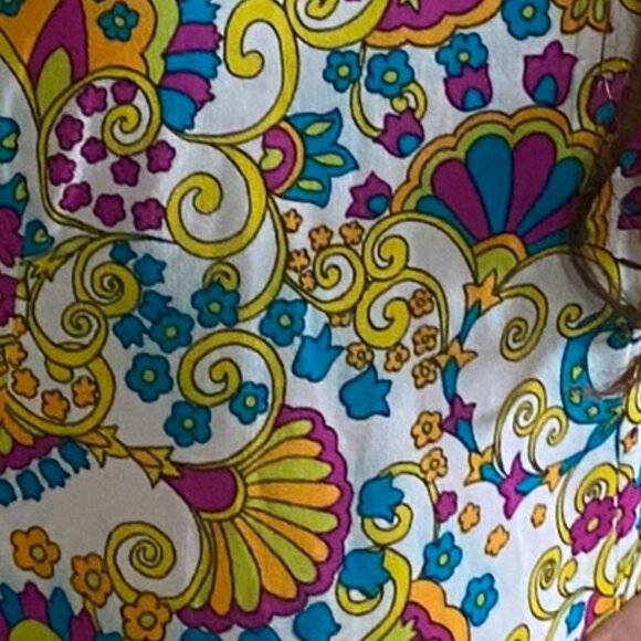 94 (VWC) Vintage. Womens. Handcrafted. Wild Paisley. Dress. - Picture 15 of 16